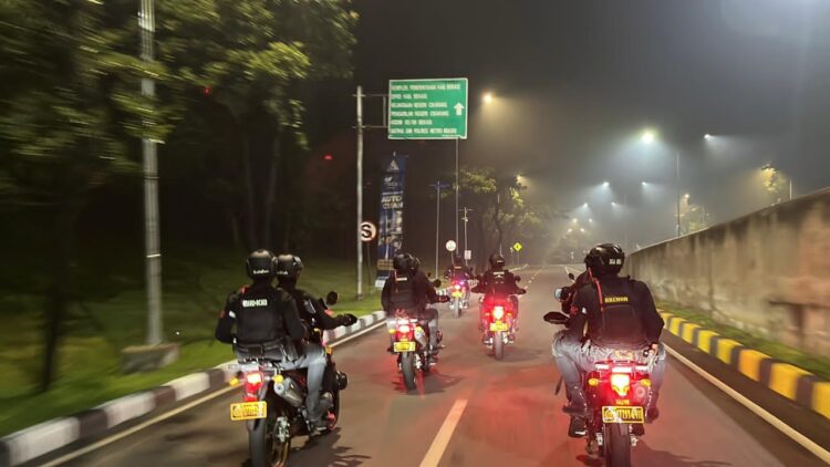Brimob Gelar Patroli Malam di Wilayah Bekasi, Antisipasi Tawuran dan Balap Liar