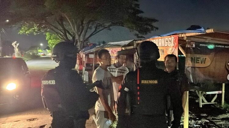 Terduga Pelaku Perkelahian Kabur ke Sungai Kalimalang, Tim Brimob dan Polsek Cikarang Pusat Berhasil Lakukan Evakuasi