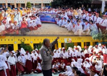 Police Go to School di SDN 06 Sukaresmi, Polsek Cikarang Selatan Tekankan Disiplin dan Anti-Bullying Sejak Dini