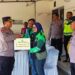 Polsek Babelan Gelar Jumat Peduli, Salurkan Bantuan Sembako untuk Ojol di Pup Marakash