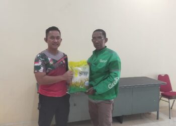 Polsek Tarumajaya Gelar Bakti Sosial, Edukasi Driver Ojol tentang Kepedulian Sesama