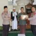 Kapolsek Babelan Salurkan Bantuan Sembako dan Alat Kebersihan untuk Masjid Jami Darul Amal