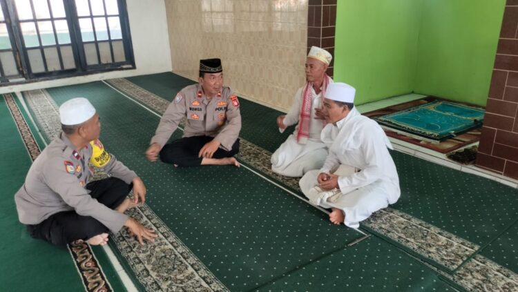 Polsek Cikarang Pusat Gelar Sambang Warga dan Cooling System untuk Tingkatkan Keamanan Lingkungan