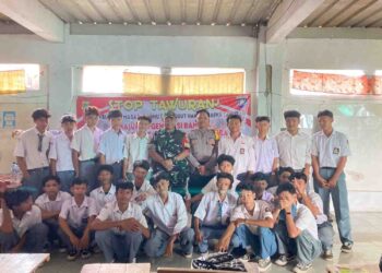 Polisi dan TNI Gelar Sosialisasi di Sekolah, Tingkatkan Kesadaran Generasi Muda tentang Bahaya Narkoba dan Perilaku Negatif