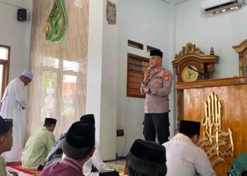 Polsek Setu Bangun Sinergitas Lewat Safari Jum’at Bersama Ratusan Jemaah