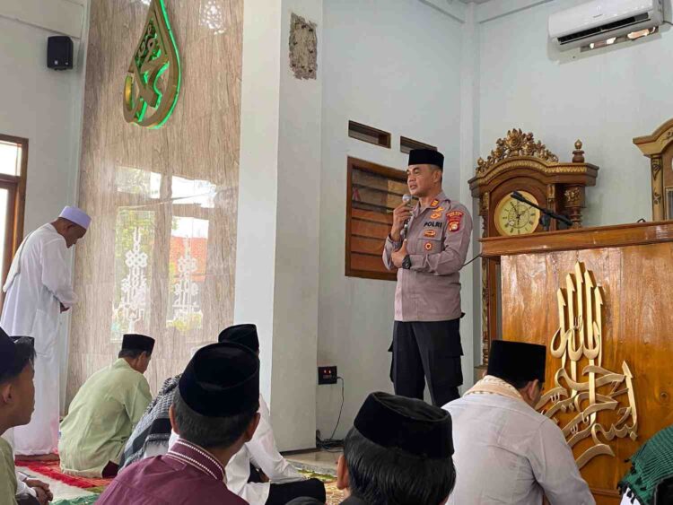 Polsek Setu Bangun Sinergitas Lewat Safari Jum’at Bersama Ratusan Jemaah