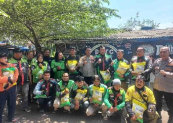 Kapolsek Cibarusah Laksanakan Jum’at Berkah dan Silaturahmi dengan Komunitas Ojol