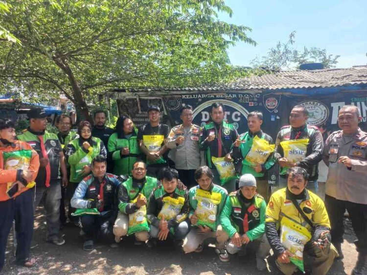 Kapolsek Cibarusah Laksanakan Jum’at Berkah dan Silaturahmi dengan Komunitas Ojol