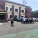 Polres Metro Bekasi Gelar Apel Pengamanan Sidang Putusan Perkara H. Rahmat Gunasin di PN Cikarang”