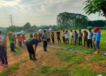 Kapolsek Cikarang Pusat Pantau Langsung Perkembangan Tanaman Jagung di Lahan Ketahanan Pangan