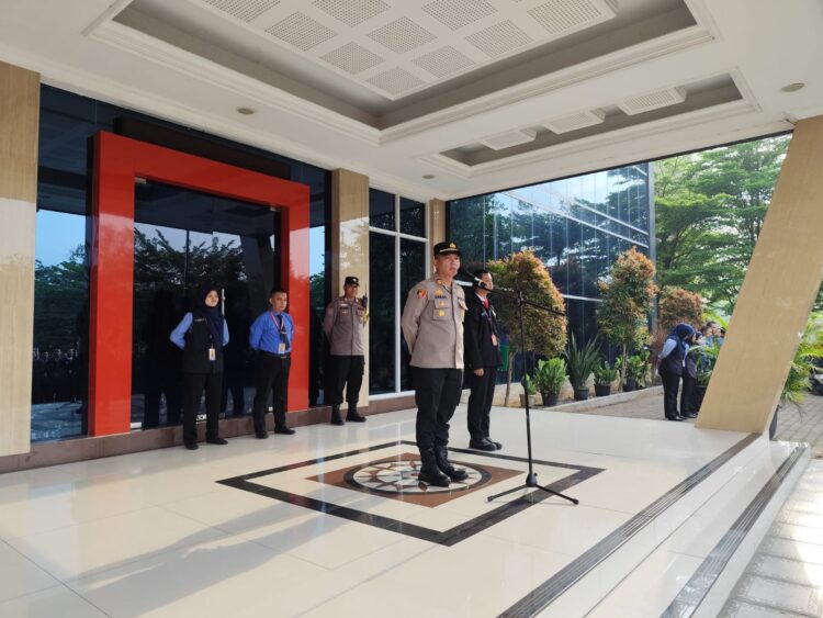Kapolsek Cikarang Pusat Beri Pembinaan Pelajar dalam Program Police Goes To School di SMK Ananda Mitra Industri Deltamas