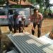 Wujud Kepedulian Polri, Kapolsek Setu Bantu Pulihkan Rumah Warga yang Rusak Pasca Bencana Puting Beliung
