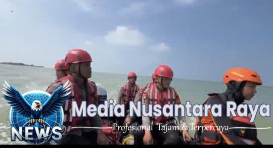 Tim SAR Batalyon D Pelopor Satuan Brimob Polda Metro Jaya,Melakukan Pencarian Korban Tenggelam Di Laut Pakis