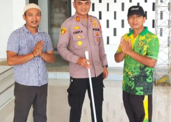 Sinergi Polri dan Masyarakat : Polsek Setu Laksanakan Bakti Sosial di Masjid Al-Khasanah