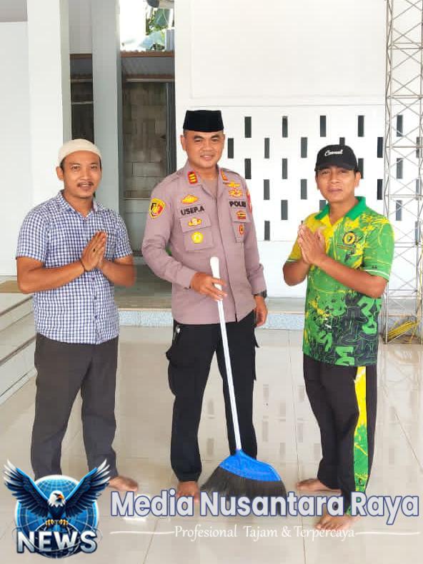 Sinergi Polri dan Masyarakat : Polsek Setu Laksanakan Bakti Sosial di Masjid Al-Khasanah