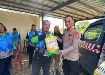 Polsek Setu Ajak Ojol Jaga Kamtibmas dan Bijak Bermedsos dalam Kegiatan Silaturahmi dan Baksos