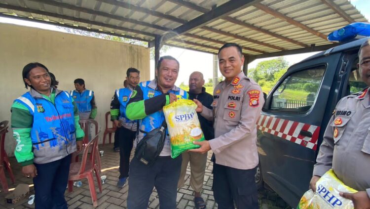 Polsek Setu Ajak Ojol Jaga Kamtibmas dan Bijak Bermedsos dalam Kegiatan Silaturahmi dan Baksos