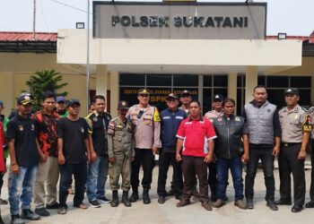 Kapolsek Sukatani Pimpin Apel Gabungan dengan Potensi Masyarakat, Tekankan Pentingnya Sinergi dan Kewaspadaan