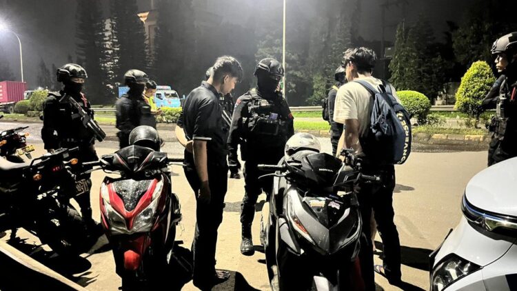 Brimob Batalyon D Pelopor Intensifkan Patroli Rayonisasi di Wilayah Kabupaten Bekasi