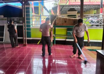 Bakti Religi Polsek Setu, Wujud Kepedulian Polri Terhadap Kebersihan Tempat Ibadah