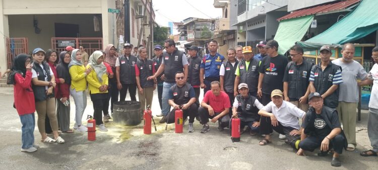 Warga RW 02 Manggarai Menggadakan Simulasi Penanggulangan Kebakaran