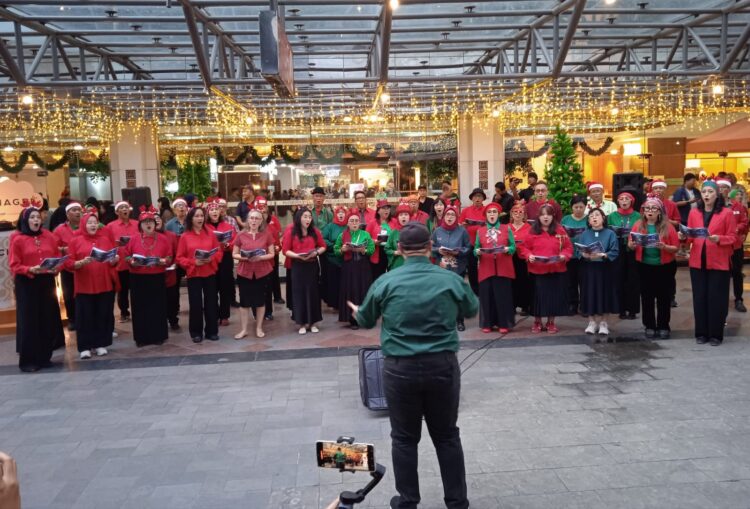 Alumni Angkatan 80-an Unjuk Harmoni, Swara Jakarta 80 Hibur Pengunjung Pasaraya Blok M