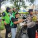 Polsek Tambun Selatan Bagikan Baksos Jumat Berkah ke 30 Pengemudi Ojol di Dua Titik Wilayah   