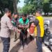 Polsek Cikarang Selatan Gelar Jumat Peduli, Bagikan 30 Nasi Kotak untuk Ojol