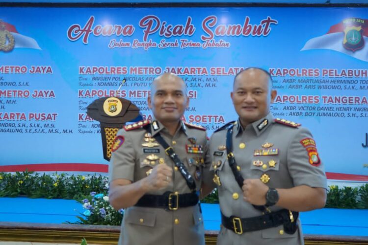 Kapolda Metro Jaya Lantik Enam Kapolres Baru, Kombes Pol Mustofa Serahkan Kepemimpinan Metro Bekasi kepada Kombes Pol Sumarni