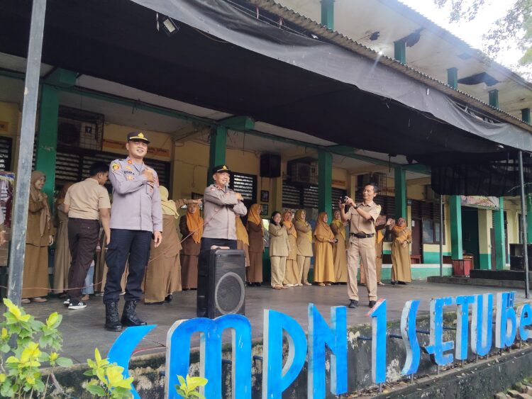 Police Go To School, Polsek Setu Ajak Pelajar SMPN 1 Setu Jaga Disiplin dan Kamtibmas