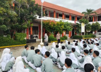 Polsek Cikarang Selatan Lakukan Police Goes To School, Berikan Pembinaan dan Motivasi kepada Pelajar