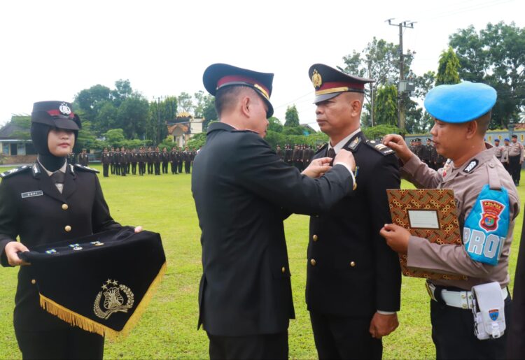 Polres Lampung Timur Gelar Upacara Hari Kesadaran Nasional dan Penganugerahan Tanda Kehormatan Pengabdian