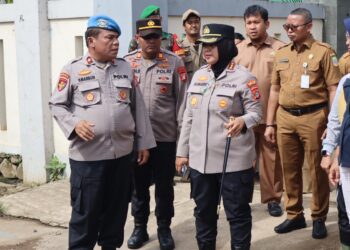 Kapolsek Cikarang Selatan Dampingi Kapolres Metro Bekasi Tinjau SMPN 3 Cikarang Selatan yang Roboh