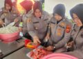 Aksi Humanis Polwan Polda Jabar, di Dapur Lapangan Bantu Pengungsi Banjir Karawang