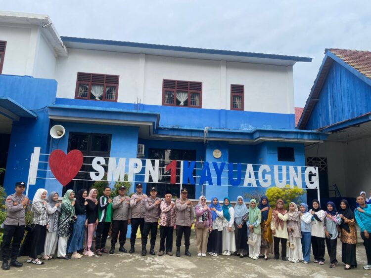 Bentengi Generasi Muda, Sat Binmas Polres OKI Sosialisasi Anti-Bullying dan Tawuran di SMPN 1 Kayuagung