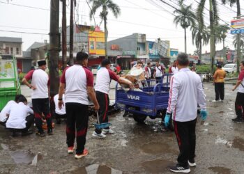 Kapolresta Tangerang Tinjau Lokasi Puting Beliung di Adiyasa Solear, Polisi Turun Tangan Bersihkan Sisa Material