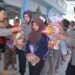 Polwan Polda Jabar Bagikan Makanan Ringan untuk Anak – Anak Pengungsi Terdampak Bencana Alam Tanah Longsor di Cisarua