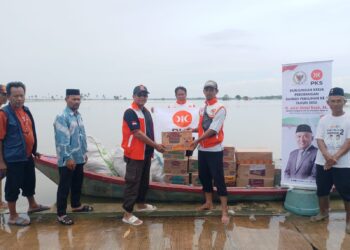 Bantuan PKS untuk Korban Banjir di Berbagai Kecamatan, Warga Luapkan Rasa Terima Kasih kepada Dewan Haji Jalal Abdul Nasir dan Tokoh Lainnya   