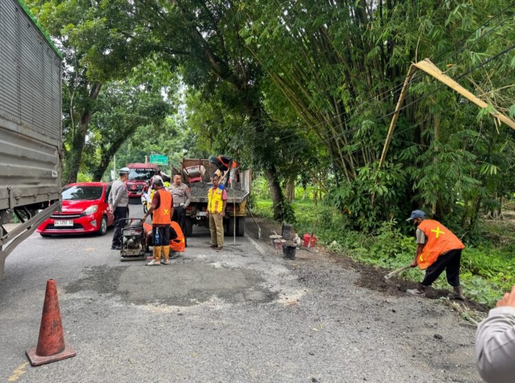 Tekan Angka Kecelakaan, Satlantas Polres OKI Bersama Polda Sumsel & BPJN Sisir Jalan Rusak di Jalinsum