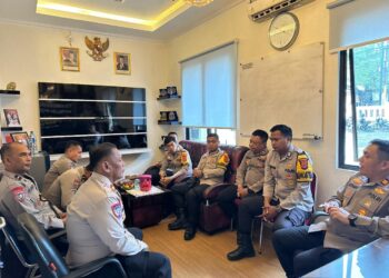 Kapolsek Panongan Pimpin ANEV Mingguan Bhabinkamtibmas, Tekankan Evaluasi Kinerja dan Tindak Lanjut Program