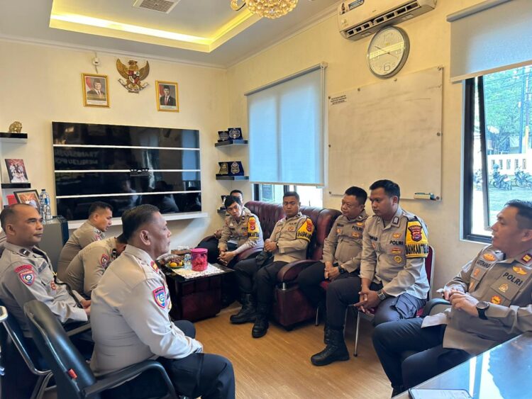 Kapolsek Panongan Pimpin ANEV Mingguan Bhabinkamtibmas, Tekankan Evaluasi Kinerja dan Tindak Lanjut Program