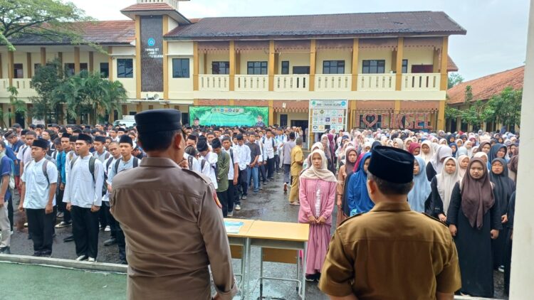Police Goes To School, Polsek Cikarang Selatan Ajak Siswa SMKN 1 Cikarang Selatan Deklarasi Jaga Kamtibmas Saat Ramadan