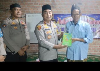 Kapolres Mesuji Gelar Buka Bersama dan Berikan Bantuan Sosial serta Santuni Santri Pondok Pesantren Al-Falah Annahdiyah*