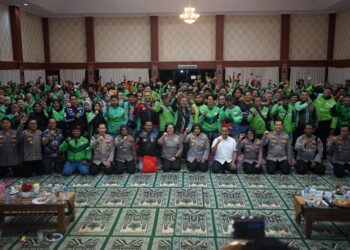Kapolres Metro Bekasi Gelar Buka Puasa Bersama Ojol Kabupaten Bekasi, Jalin Sinergitas Kamtibmas kabupaten Bekasi