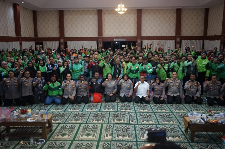 Kapolres Metro Bekasi Gelar Buka Puasa Bersama Ojol Kabupaten Bekasi, Jalin Sinergitas Kamtibmas kabupaten Bekasi