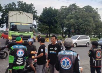 Unit Reaksi Cepat (URC CIKARANG) Bagikan Takjil Gratis Wujud Kepedulian Dibulan Ramadhan