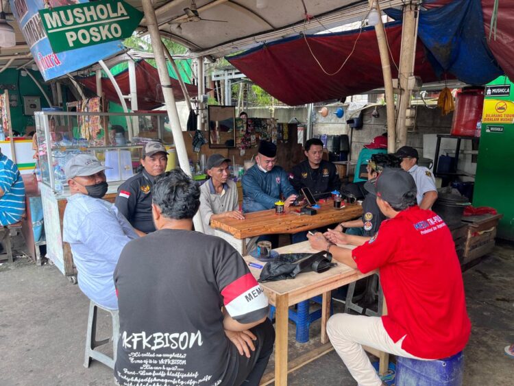 Pimpinan Redaksi Media TNI Polri Tenor Amin Sutanto Kunjungi Pasar Induk, Bahas Peran Media sebagai Informasi Publik