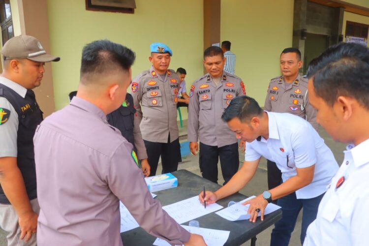 Upaya Pengawasan Internal, Perwira Polres Lampung Tengah Dicek Urine
