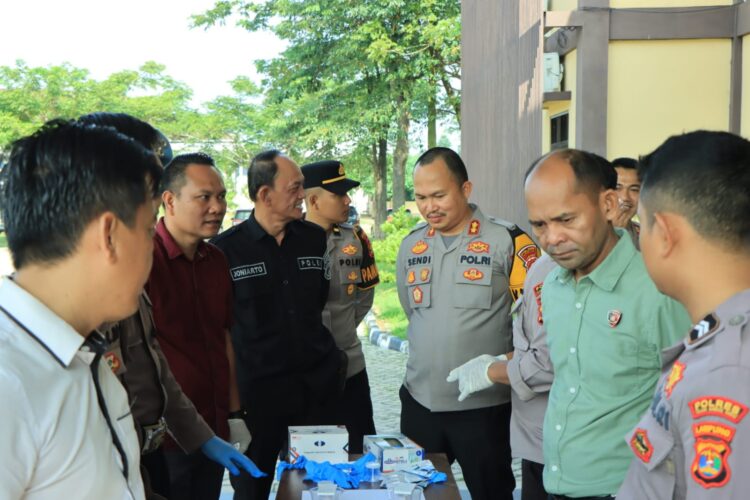 Kapolres Awasi Langsung Pemeriksaan Urine Personel, Bukti Keseriusan Polres Tulang Bawang Barat Berantas Narkoba dari Internal