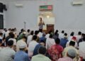 Kapolres Metro Depok Hadiri Tatawih Keliling di Masjid Jami Al Mukhlishun Sukmajaya Depok